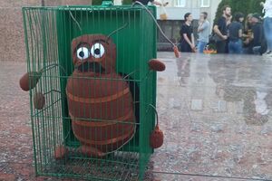 У Гродні протестувальники посадили умовного таргана