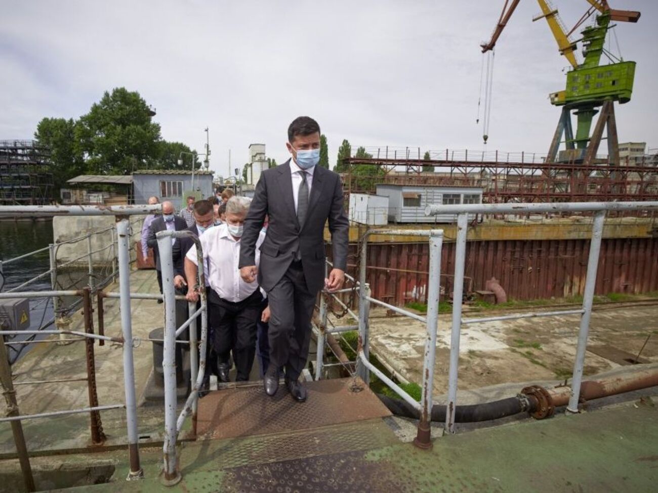 Зеленський зазначив, що мости будують і зараз