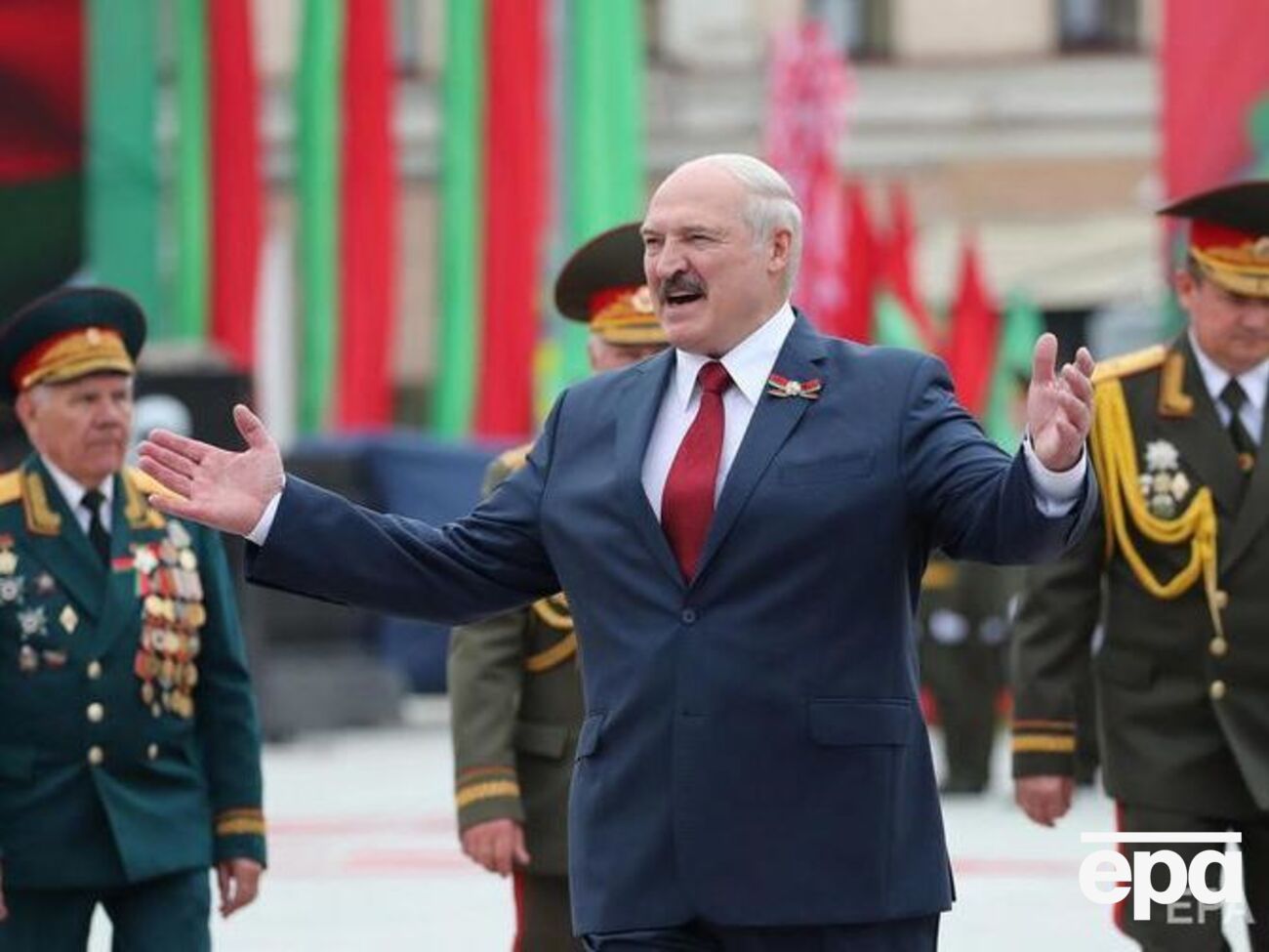 Лукашенко: Мы видим серьезное шевеление войск НАТО в непосредственной близости от наших границ