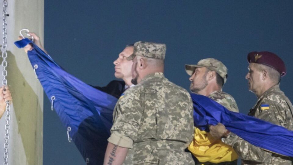 Высота флагштока – около 90 метров