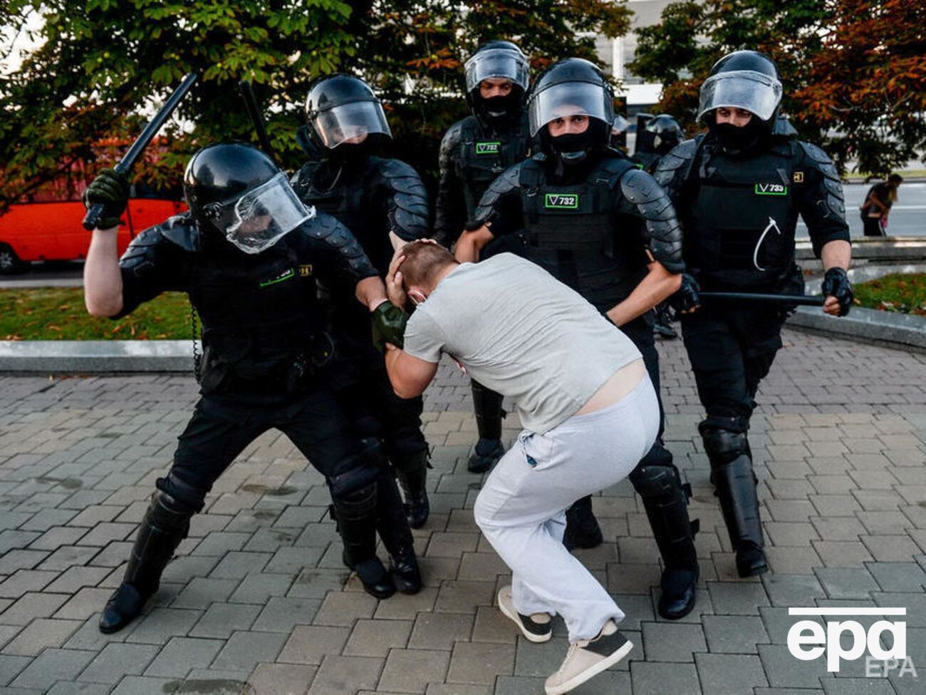Во время протестов сотни демонстрантов получили травмы