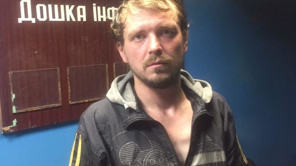 Чоловіка затримали через підозрілу поведінку