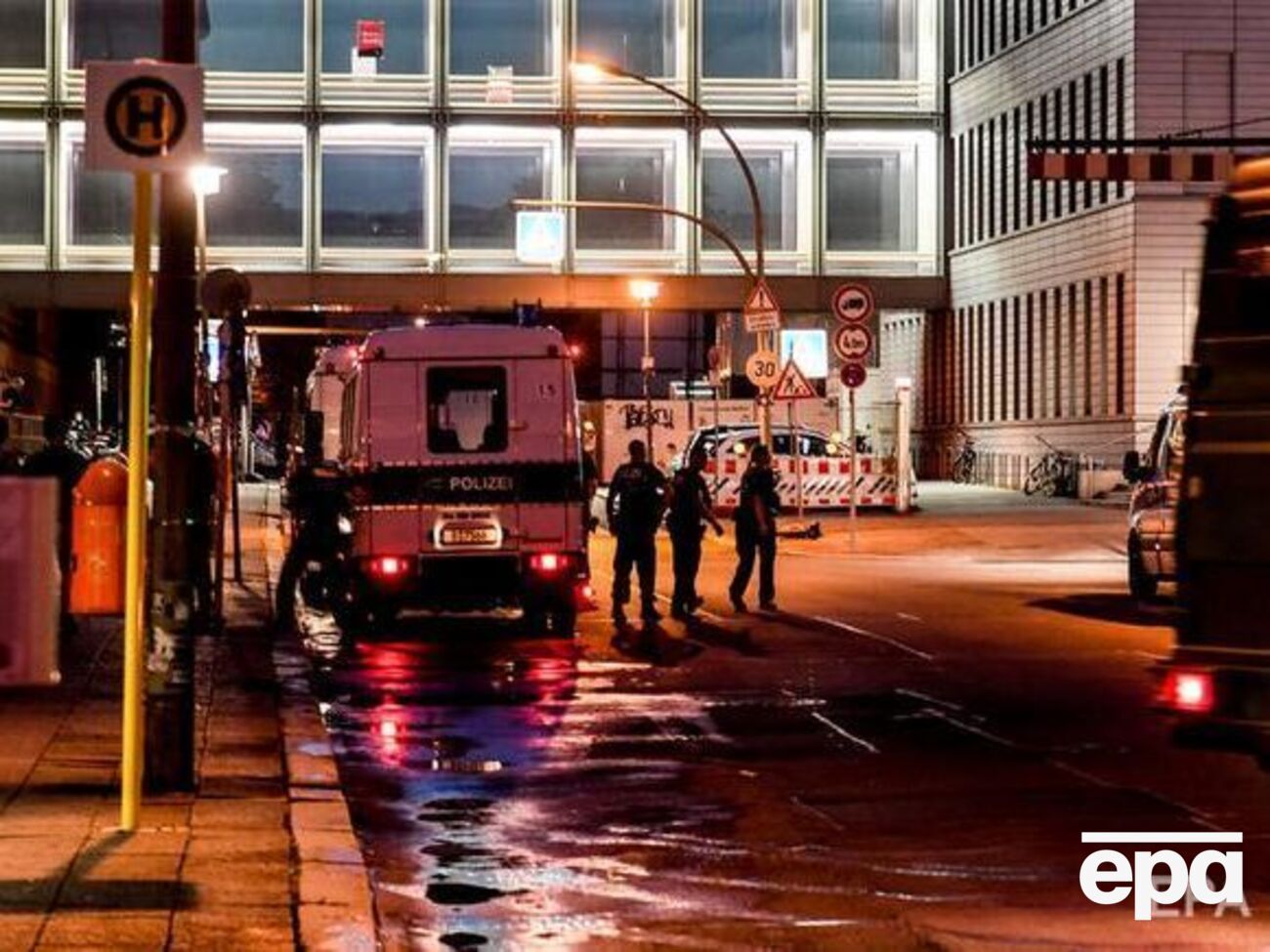 Зараз Шаріте цілодобово охороняють