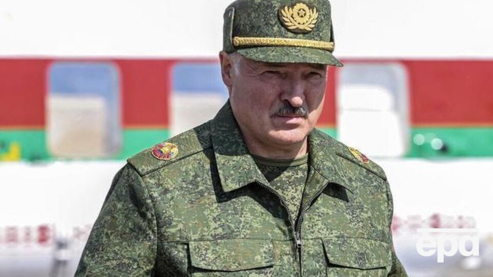 Лукашенко считает, что войска НАТО "шевелятся" в непосредственной близости от границ Беларуси