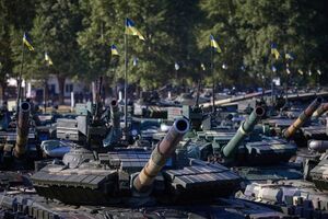 Зеленський передав українським військовим танки Т-64 і Т-72