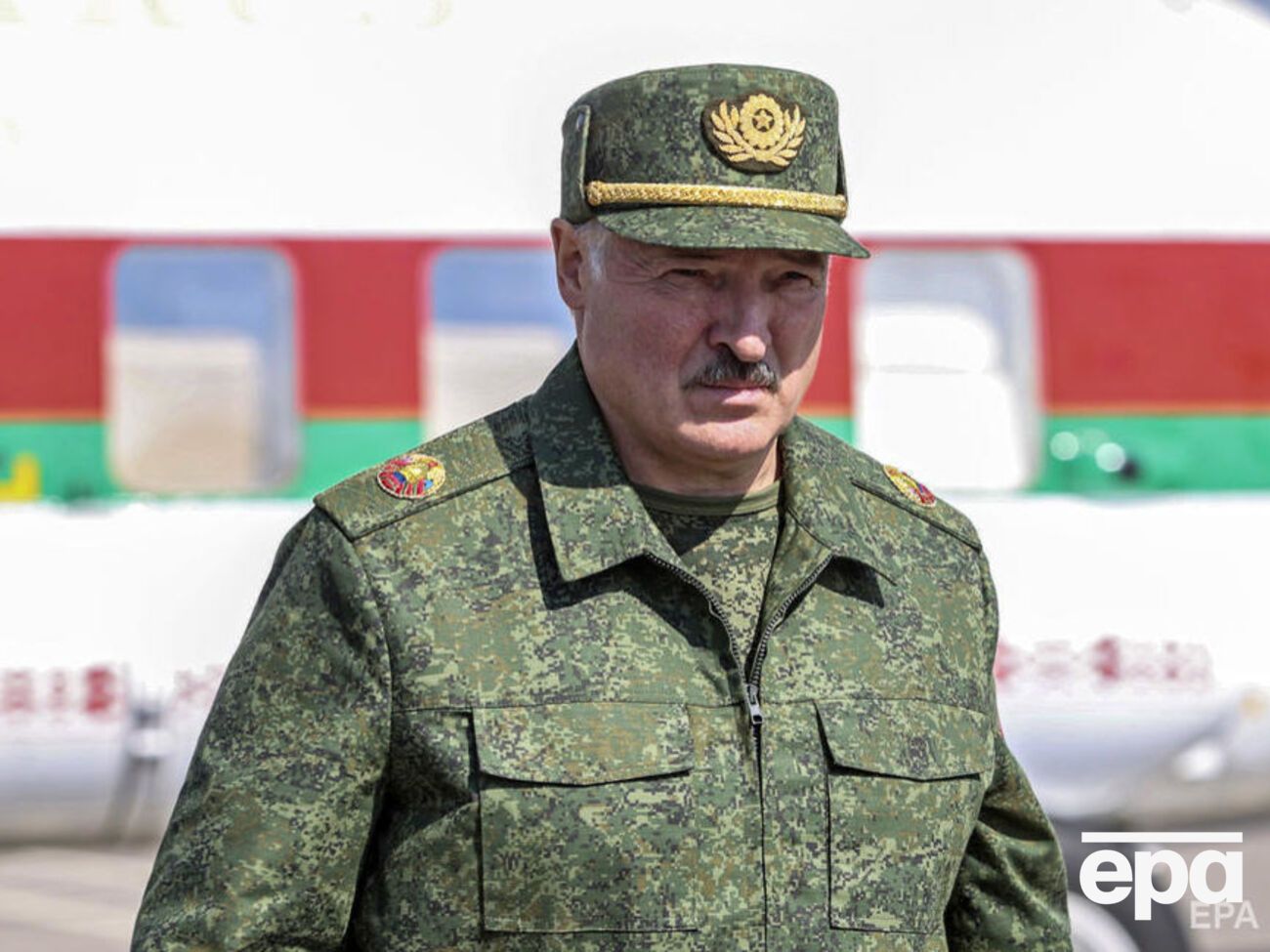 Лукашенко пролетів на вертольоті над Мінськом