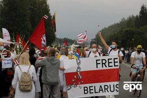 Живую цепь создавали около 30 тыс. человек