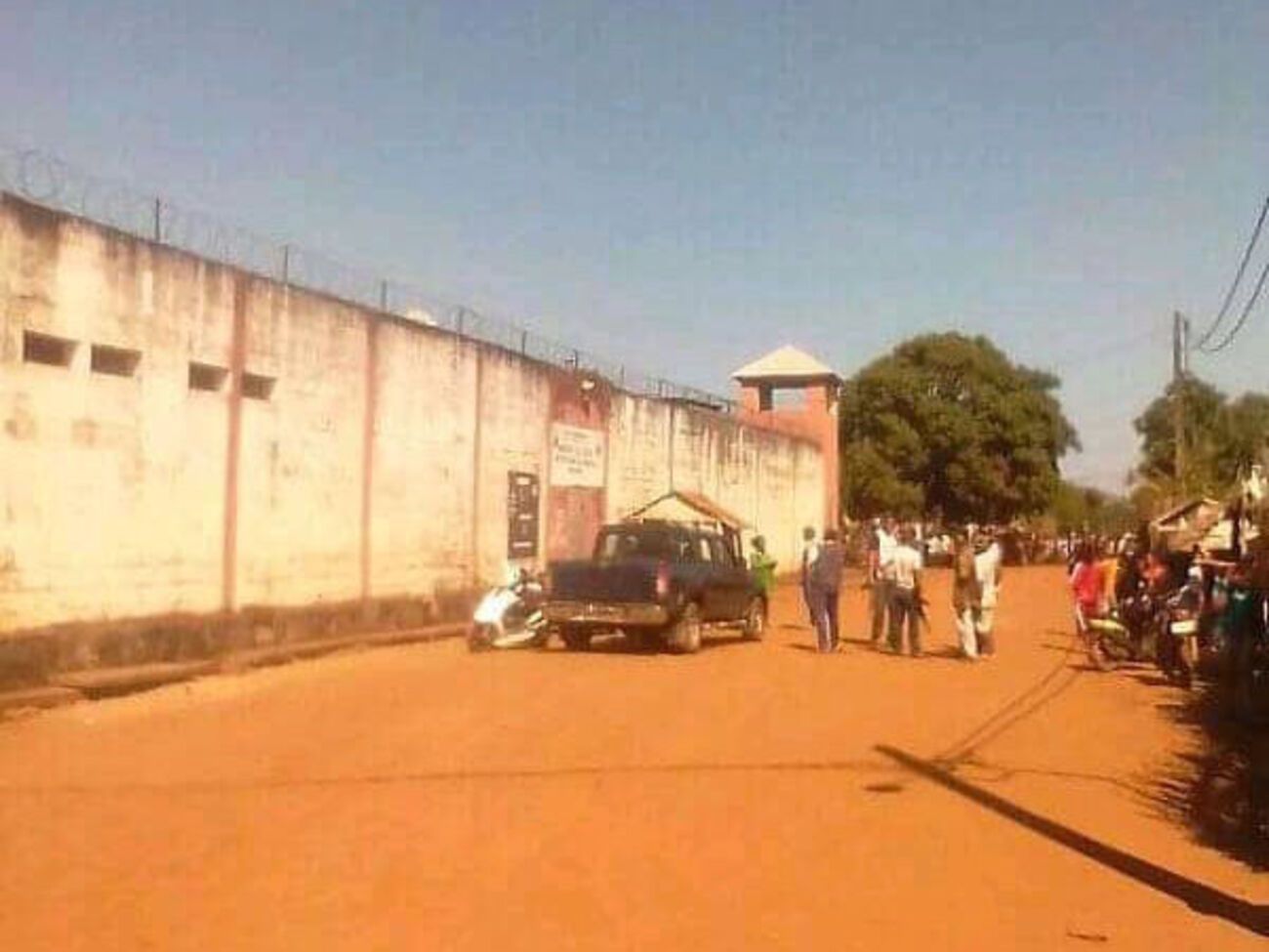 Убежавших продолжают искать