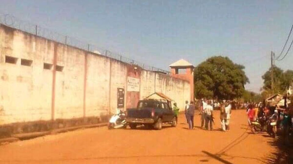 Убежавших продолжают искать