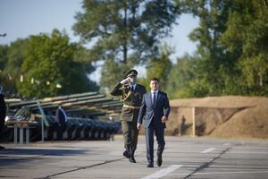 Зеленский: Танки, бронетранспортеры, самолеты – это не аттракцион для киевлян и гостей столицы