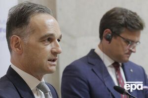 Кулеба (справа) обсудил с Маасом (слева) детали встречи глав МИД "Нормандской четверки"