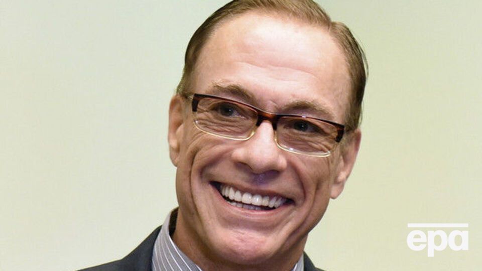 Ван Дамм играет в картине The Last Mercenary одну их главных ролей