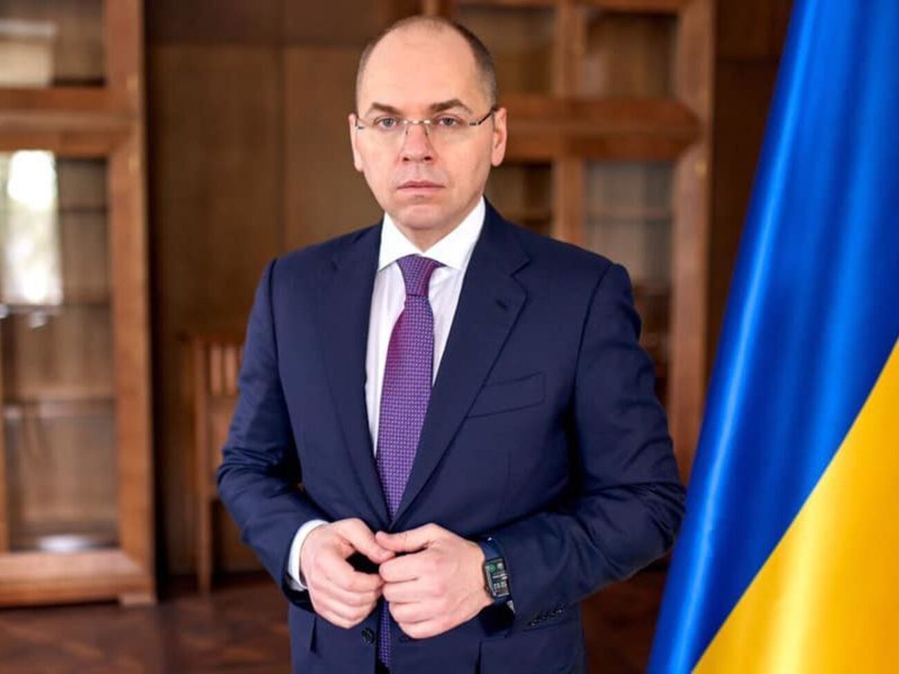 Степанов подчеркнул, что медик должен получать "конкурентную зарплату"