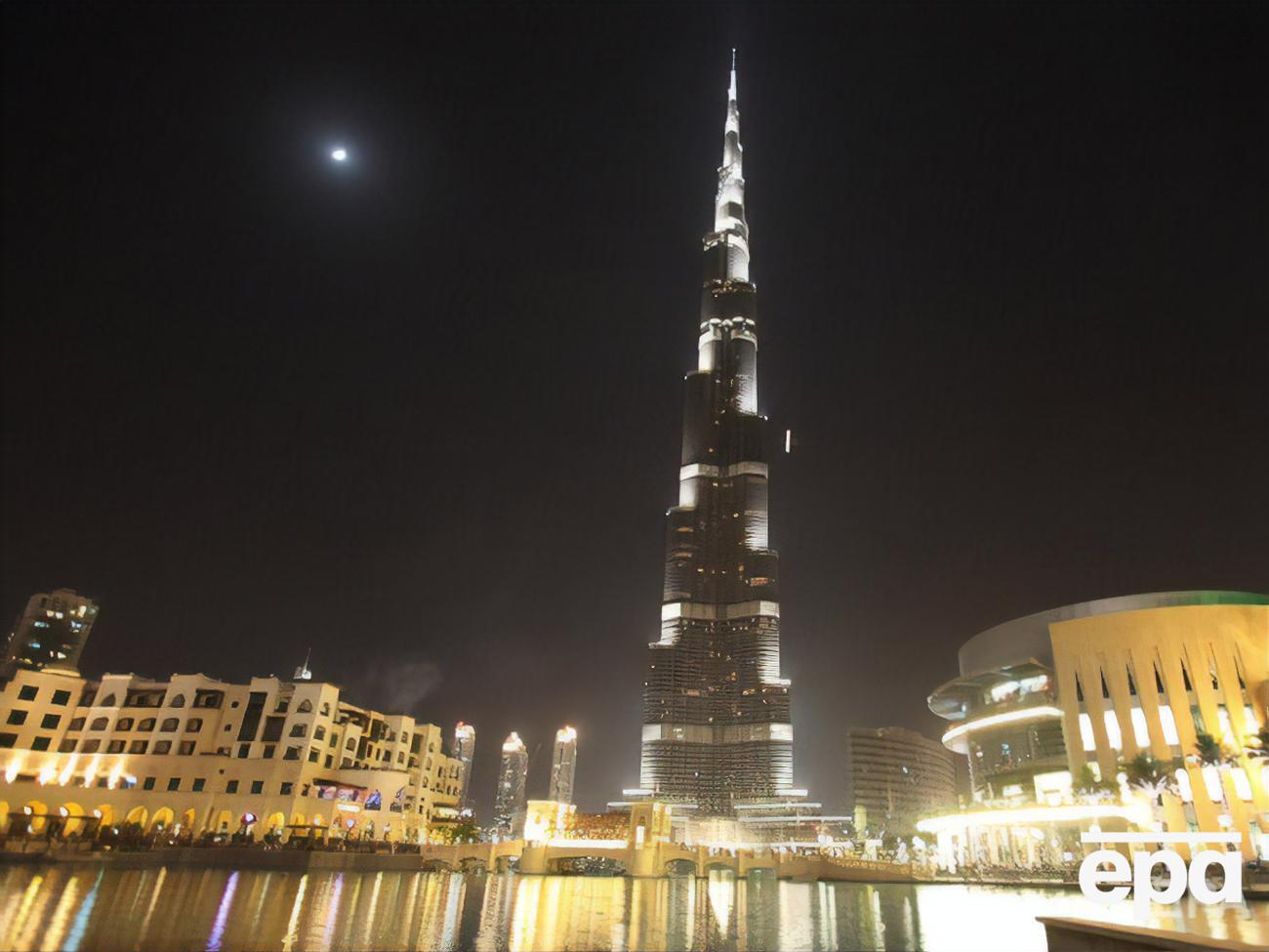 Высота небоскреба составляет 828 метров