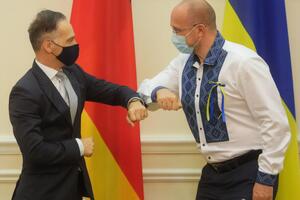 Шмыгаль (справа) провел встречу с Маасом