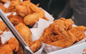 Международная сеть ресторанов быстрого питания отказалась от своего лозунга из-за коронавируса