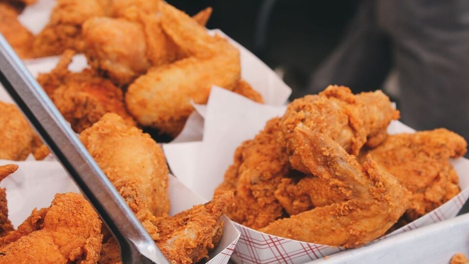 Міжнародна мережа ресторанів швидкого харчування відмовилася від свого гасла через коронавірус