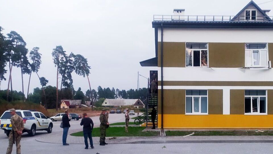После взрыва три человека находятся в больнице