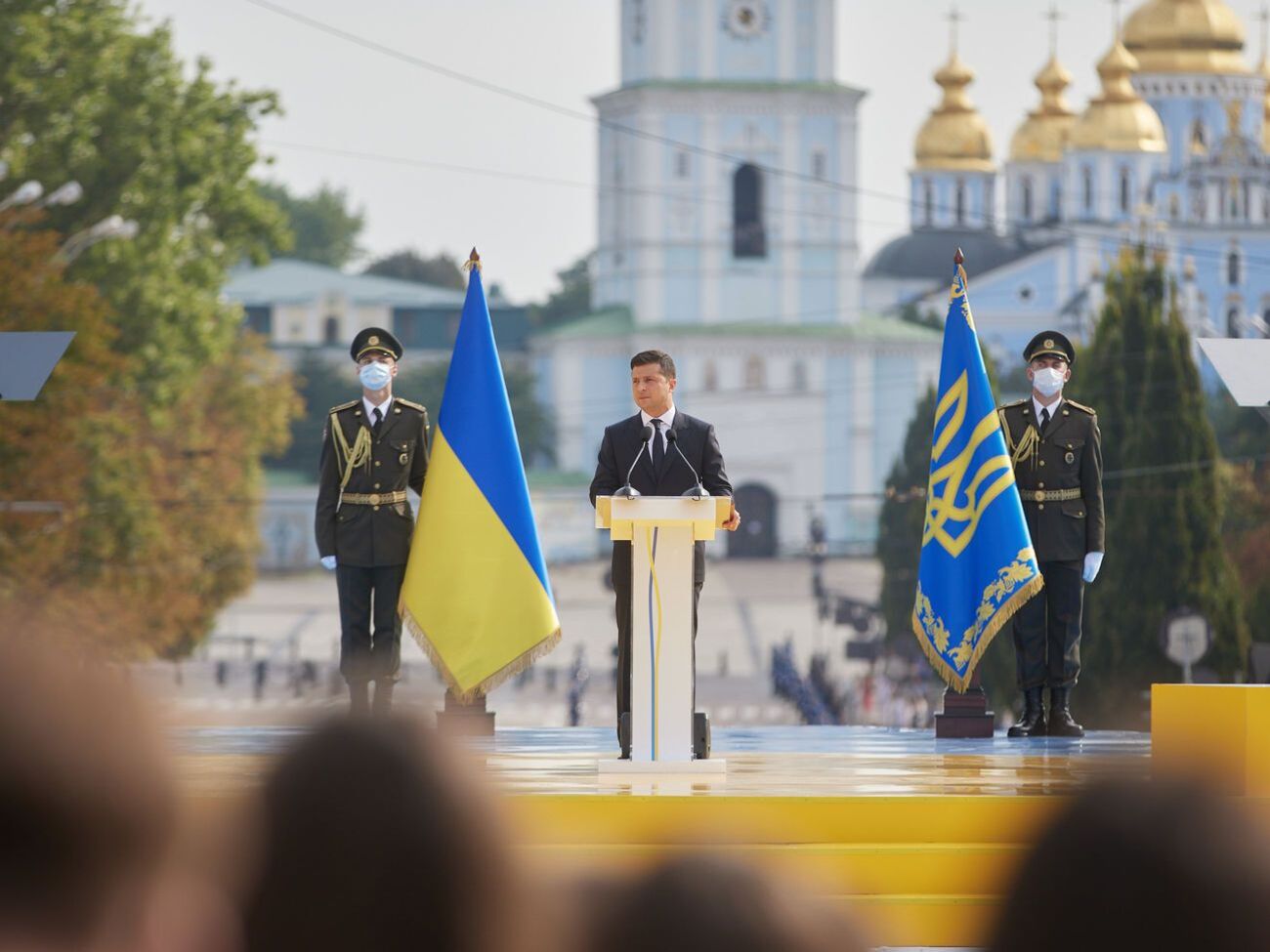 Зеленський вважає, що Україна має спростити правила в'їзду для білорусів