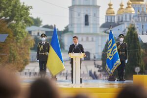 Зеленський вважає, що Україна має спростити правила в'їзду для білорусів