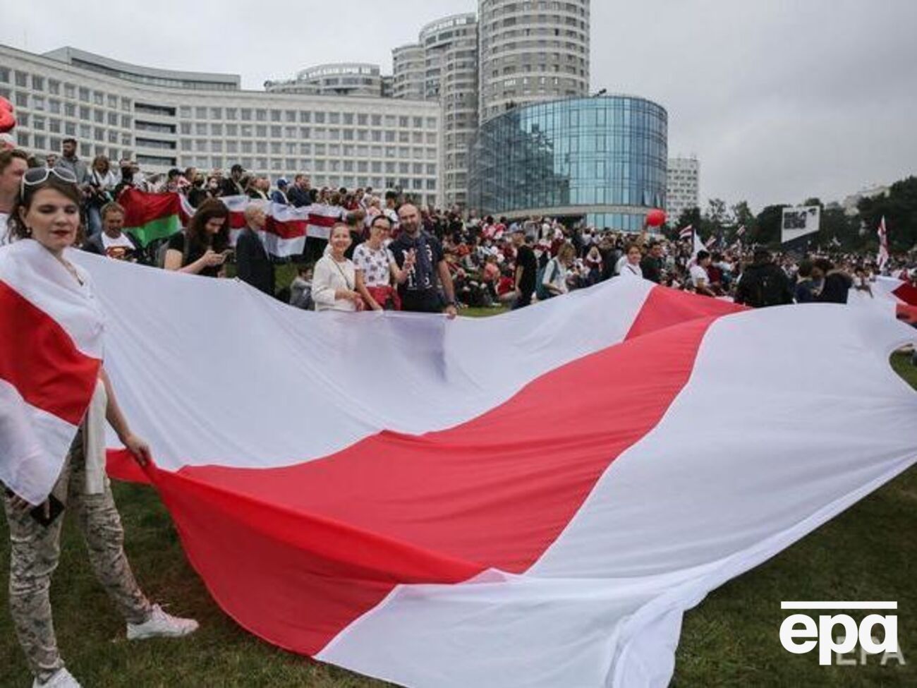 Мисюра украсил свою фотографию в Facebook бело-красно-белым флагом