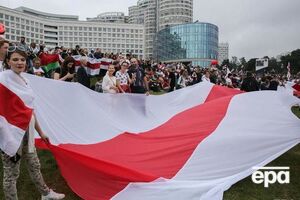 Місюра прикрасив свою фотографію у Facebook біло-червоно-білим прапором