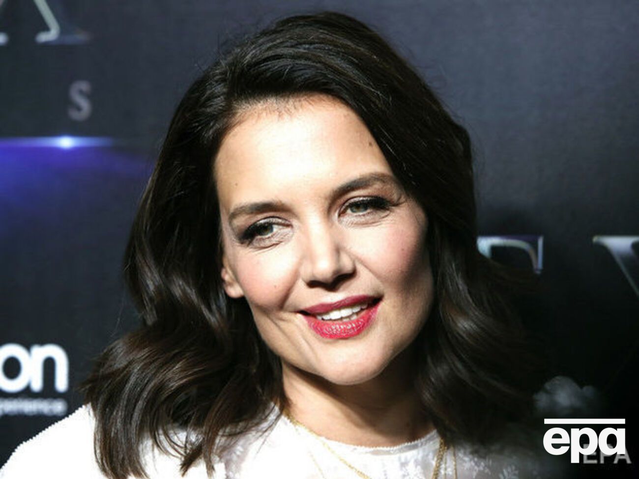 После развода с Крузом Холмс одна воспитывает дочь