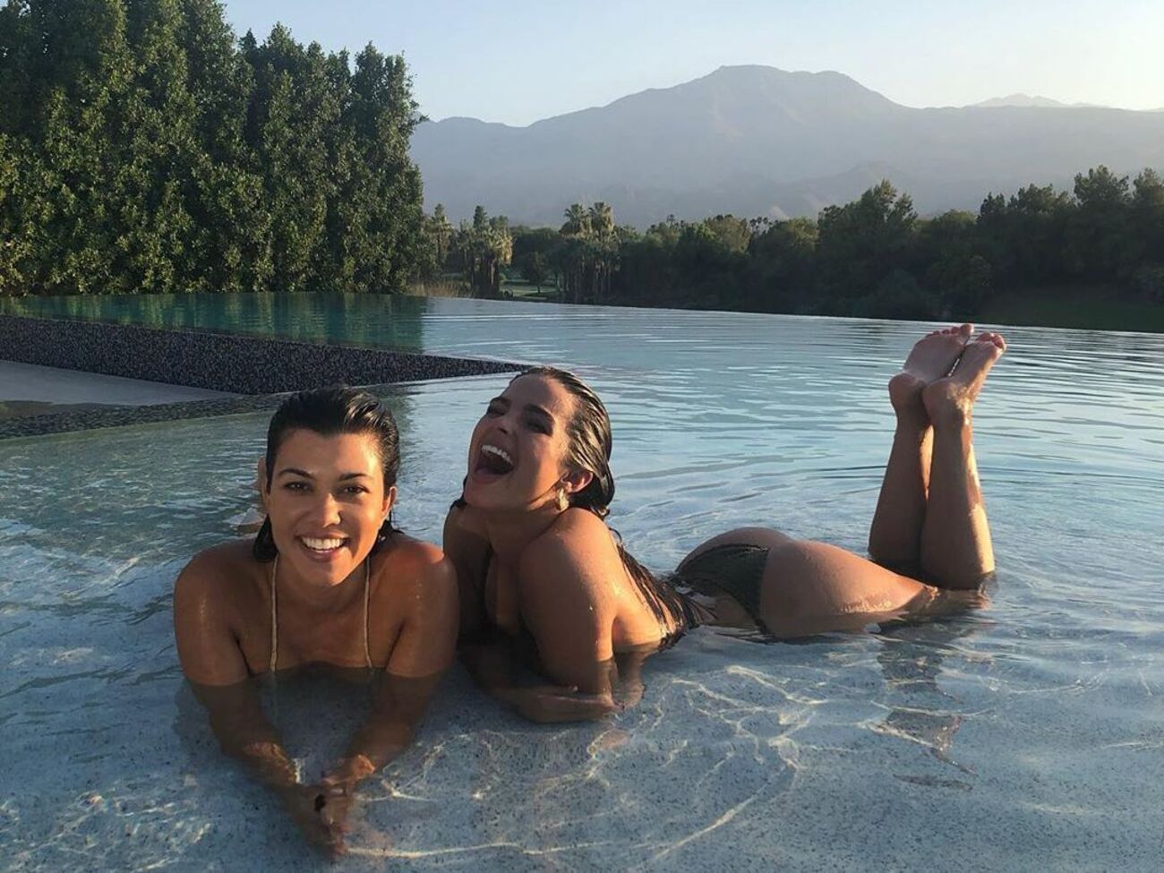 Кортні Кардаш'ян провела дозвілля з подругою