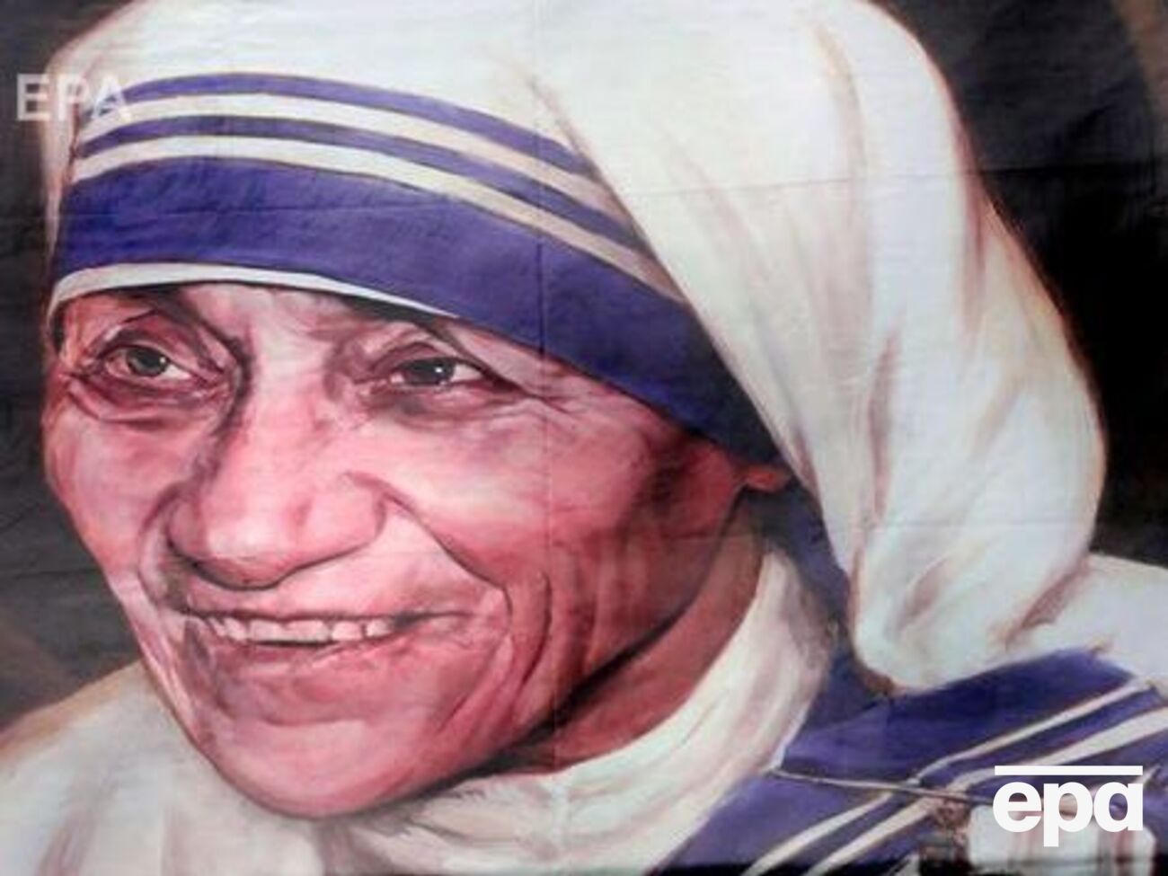 26 серпня виповнюється 110 років від дня народження Матері Терези. На фото її портрет у Будинку матері місіонерів милосердя в Калькутті