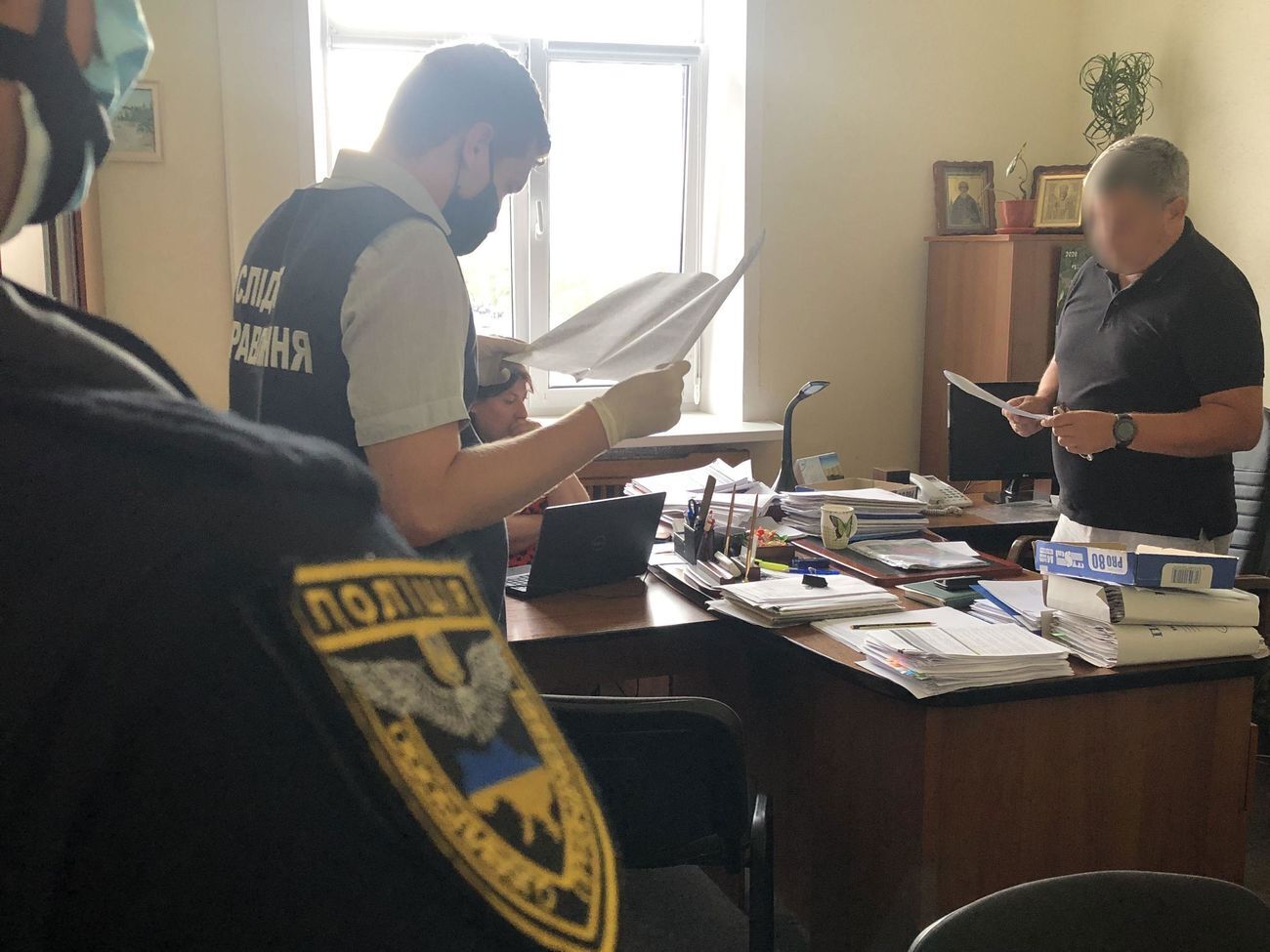 Обшуки в міськраді Миколаєва проводять у супроводі спецпризначенців