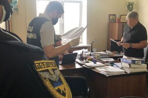 Обшуки в міськраді Миколаєва проводять у супроводі спецпризначенців