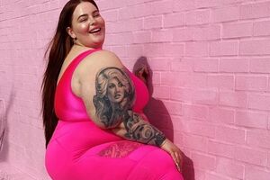 Вага Голлідей становить 155 кілограмів