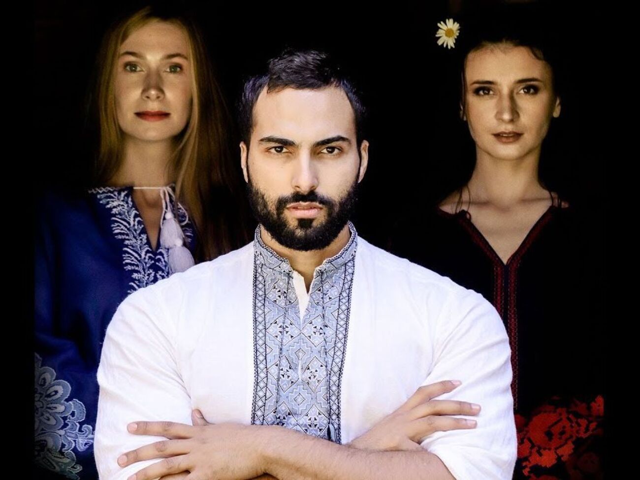 Роли в клипе исполнили Navka (на фото справа), Клименко (слева) и Камар