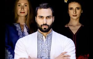 Роли в клипе исполнили Navka (на фото справа), Клименко (слева) и Камар