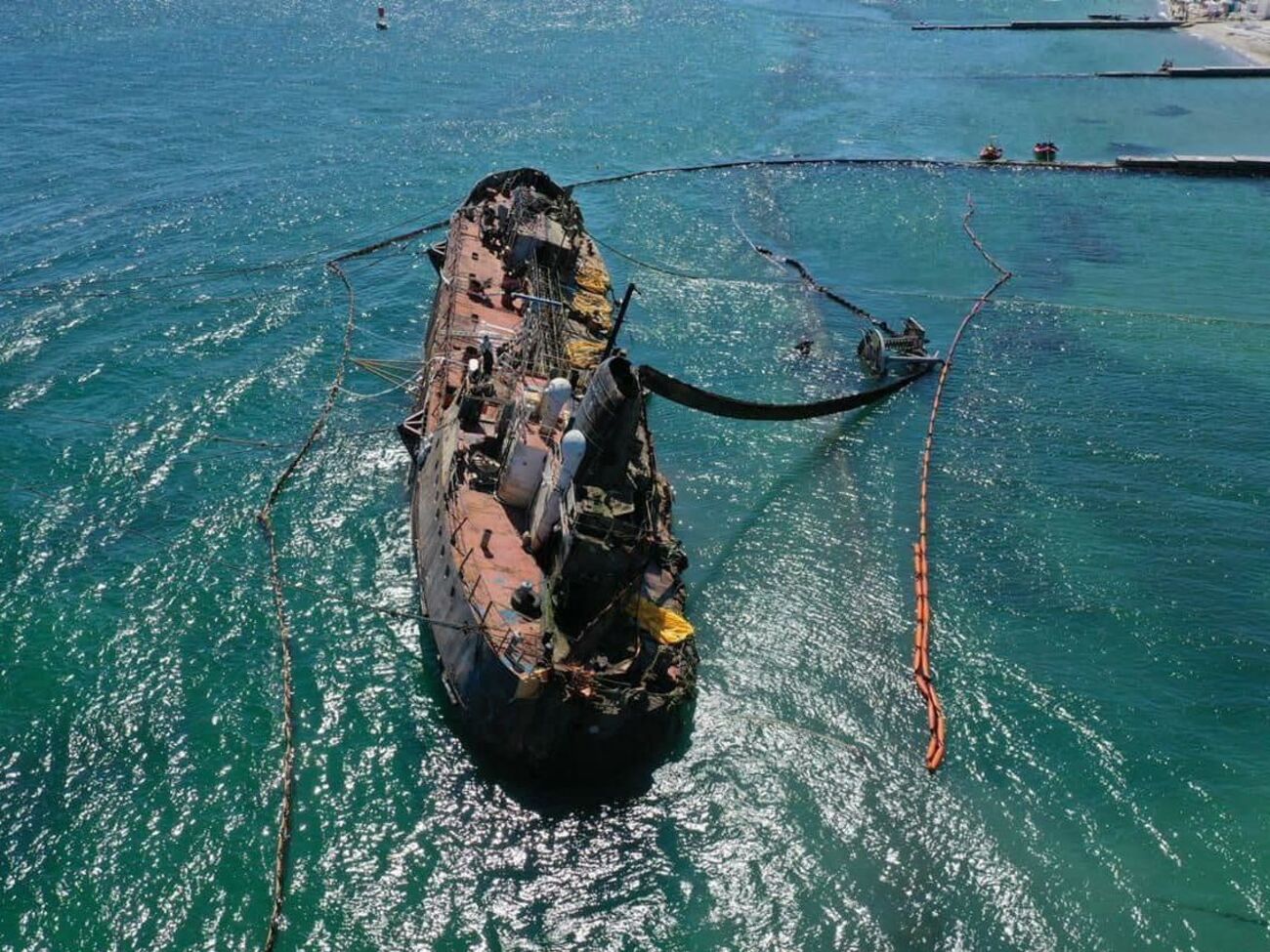Танкер Delfi затонул возле пляжа в Одессе во время шторма в ноябре 2019 года