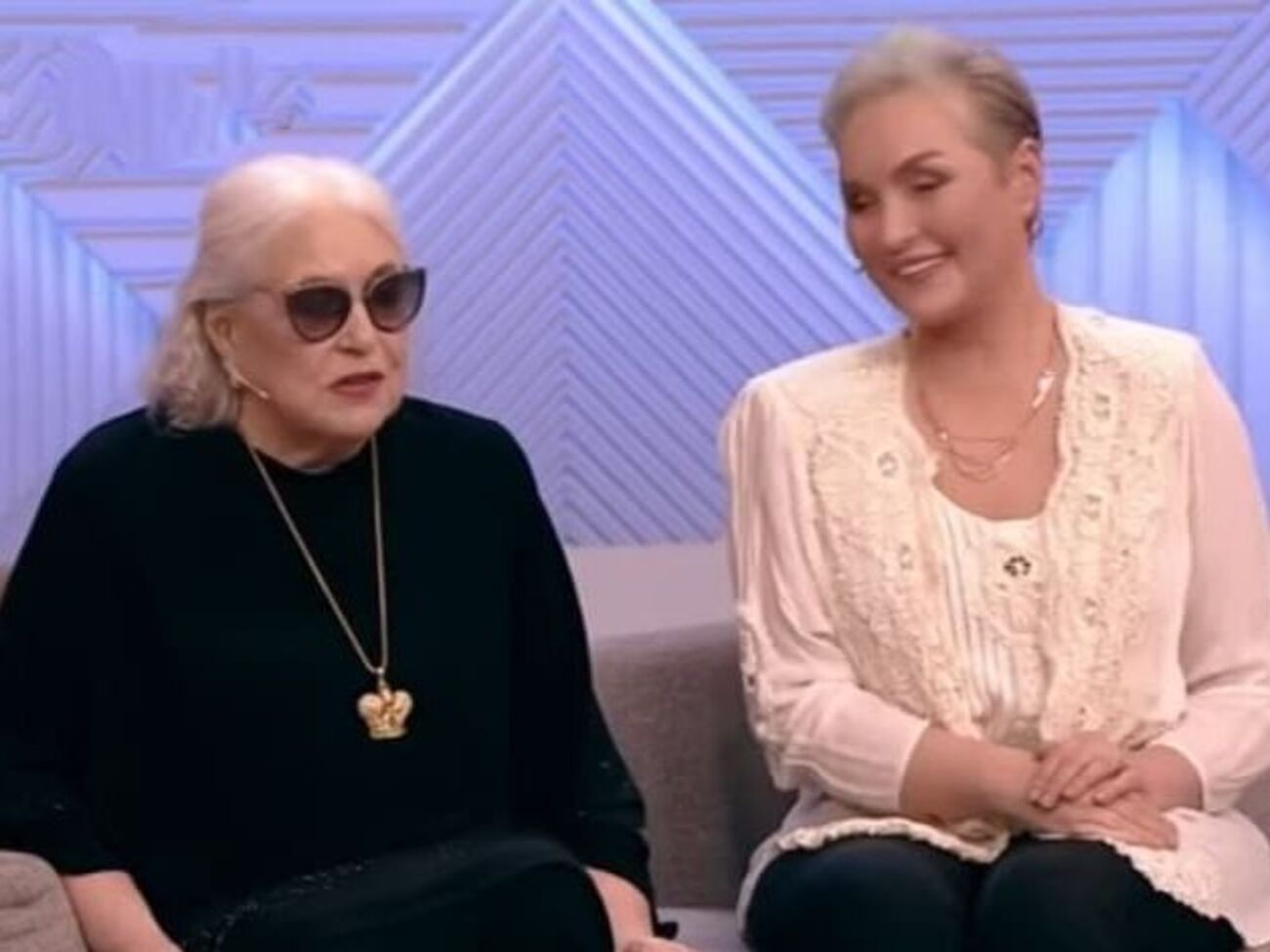 Дочь Федосеевой-Шукшиной (справа на фото) считает, что Алибасов женился на ее матери ради пиара