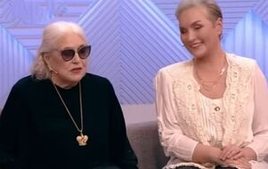 Дочь Федосеевой-Шукшиной (справа на фото) считает, что Алибасов женился на ее матери ради пиара