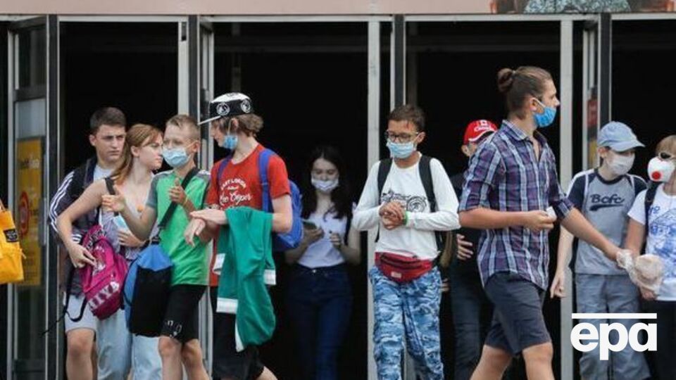 В Україні до 1 листопада продовжили адаптивний карантин через пандемію коронавірусу