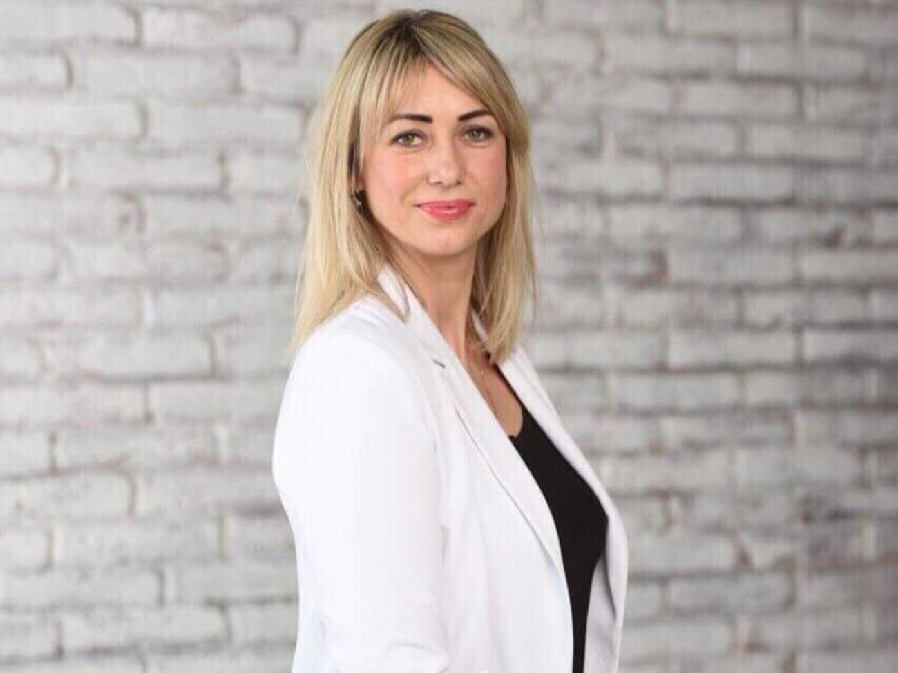 Домбровську у "Слузі народу" вважають здатною провести багато зустрічей і виграти вибори