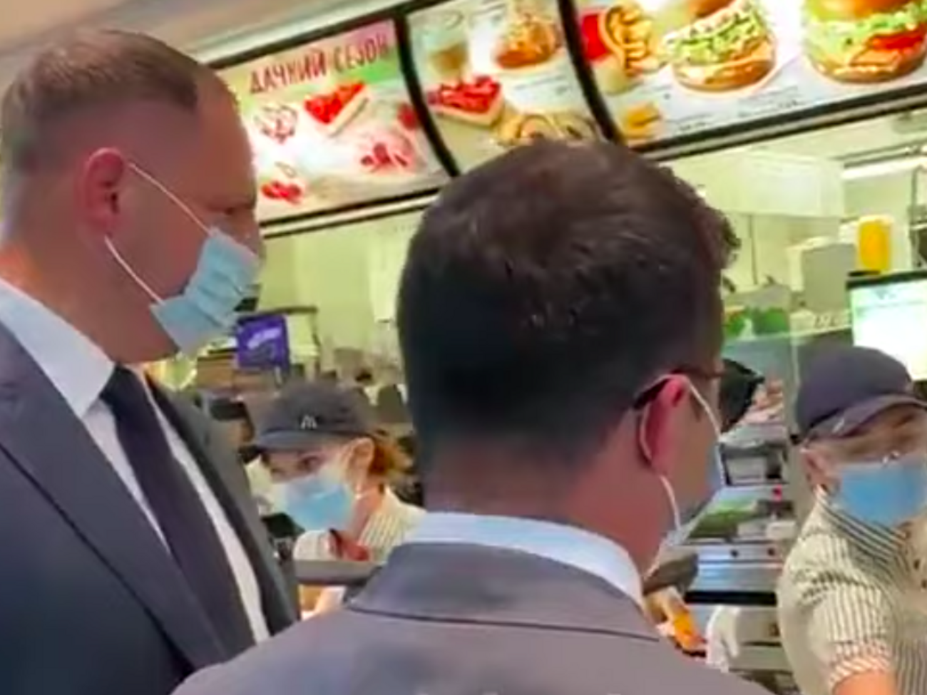Зеленский и его спутники в McDonald's заказали наггетсы, бургеры и соусы