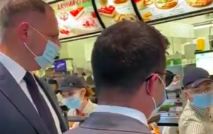 Зеленский и его спутники в McDonald's заказали наггетсы, бургеры и соусы