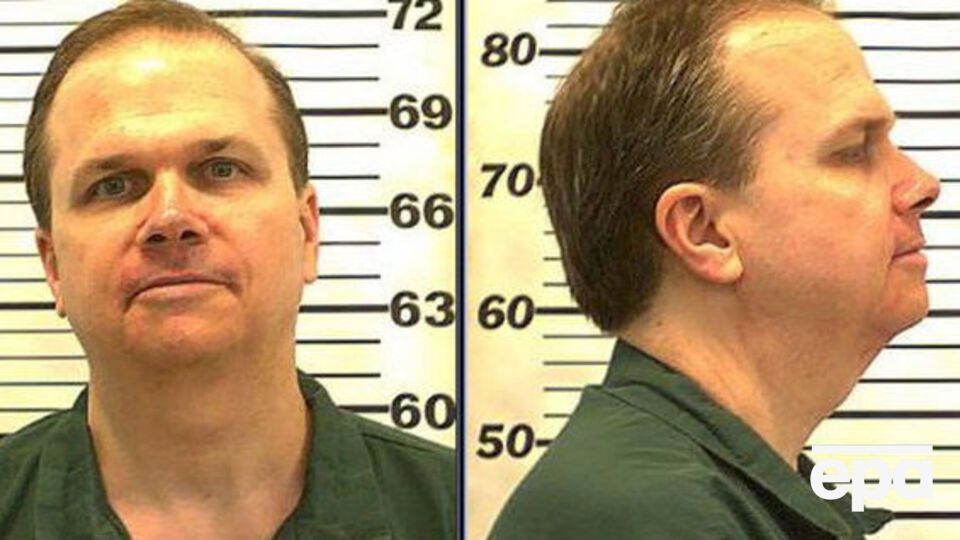 Чепмен застрелил Леннона в декабре 1980 года