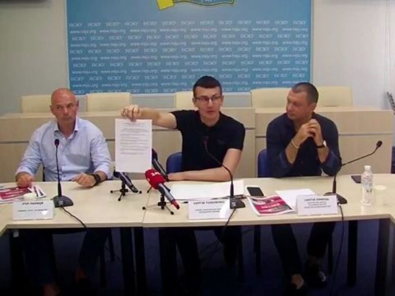 Обращение о пересмотре нынешней редакции законопроекта "О медиа" подписали более 200 известных журналистов, национальных и региональных СМИ