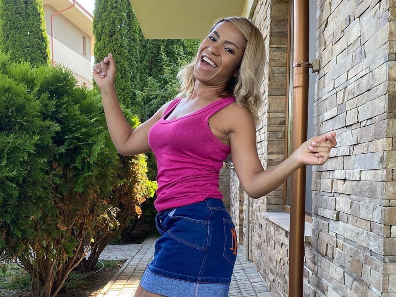 Гайтана поделилась бэкстейдж-видео