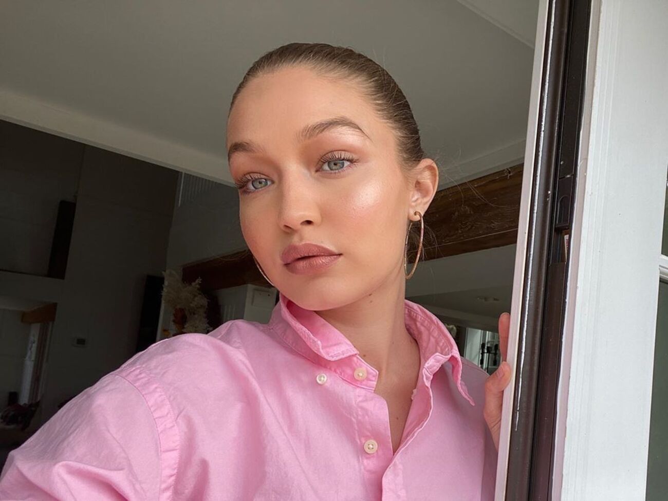 Джиджи Хадид:&nbsp;Ценю всю любовь и добрые пожелания. Никогда не забуду, как создавались эти особенные снимки с моими друзьями