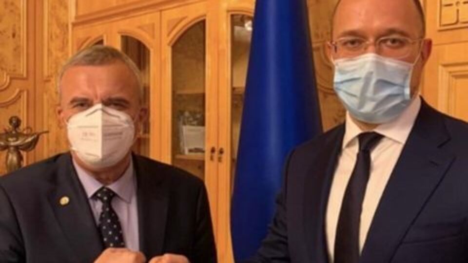 Загородній (зліва) розповів главі уряду про важливість створення при президії НАН науково-технічної ради