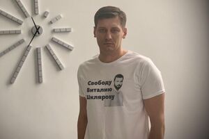Шкляров до сих пор в минском СИЗО, вместе с ним схваченные на улицах люди. Заложников Колин папа умеет брать лучше, чем автомат