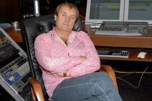 Бебешко – младший брат известного в 90-е годы певца Левка Дурка