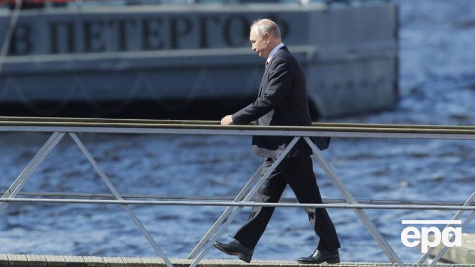 Путін не уточнив, яка з дочок зробила щеплення російською вакциною