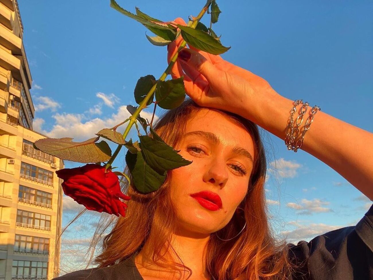 Луна: "Суть растет внутри меня. Сберегу ее в себе. Трудно мне порою быть здесь, гордой нимфе на Земле..."